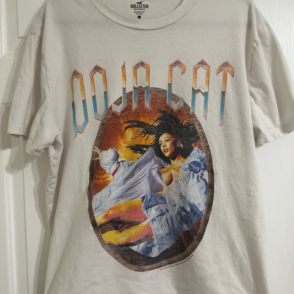 Hollister Doja Cat Cream Relaxed Fit Tee